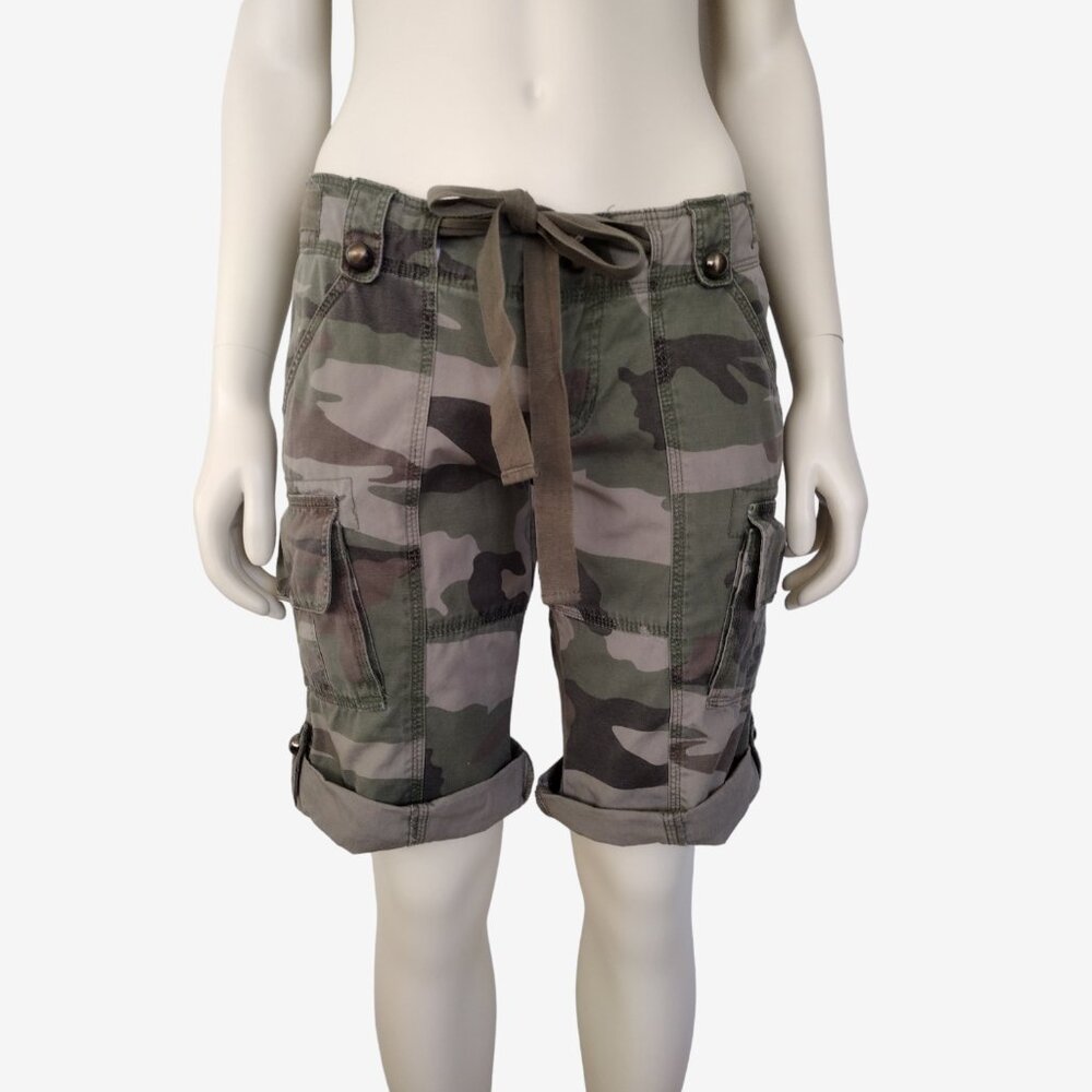 Vintage 1990s Camouflage Low Rise Front Tie Cuffed Bermuda Cargo Shorts
